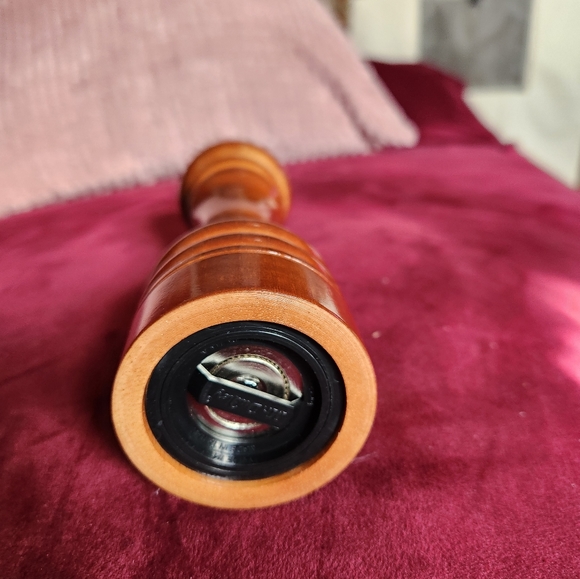 Vintage Mr. Dudley/Gessner PepperMill 8" Glossy Walnut #MRD8CS08PGW NIB - Picture 4 of 7